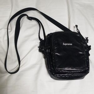 Supreme FW17 Black shoulder bag 100% authentic